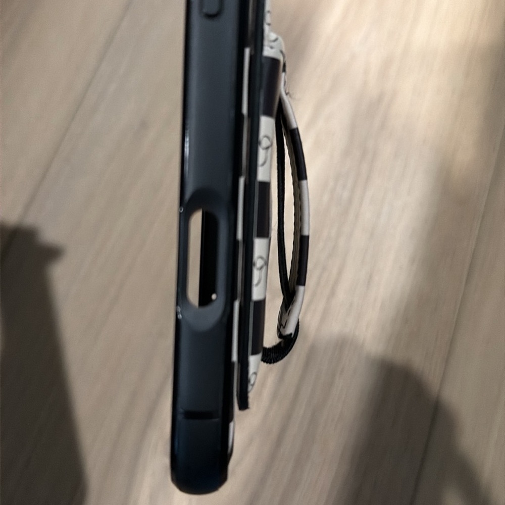 Walli Bow Noir Magnetic Case and Wallet Black and Cream iPhone 16 pro max Case - Picture 7 of 8